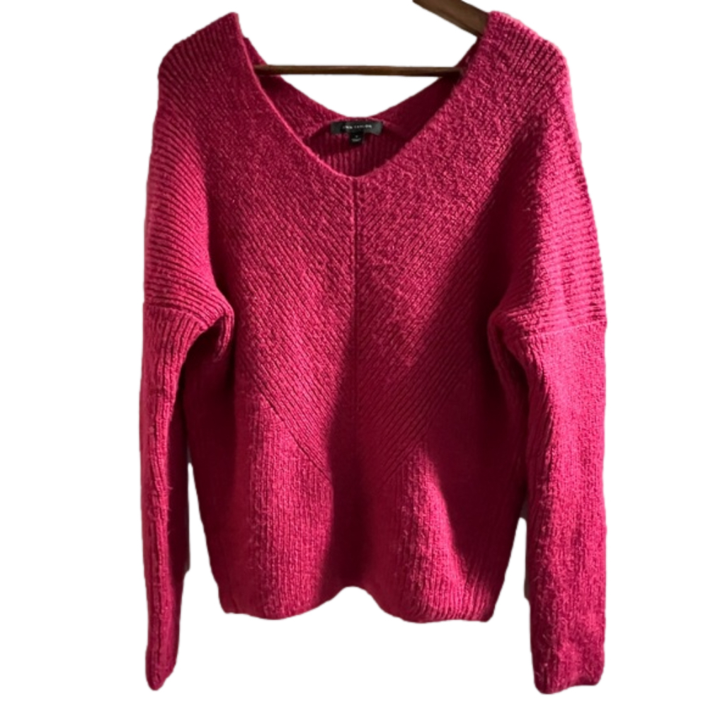 Women’s Ann Taylor Ribbed Fuchsia Vneck Sweater. Size Medium